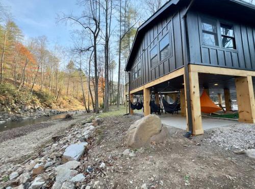 Cozy Creekside cabin- 35m to Boone