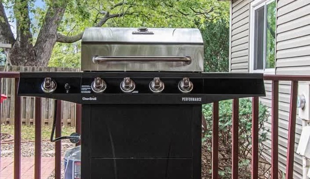 Cozy & Elegant Gem Fenced Yard BBQ & Games