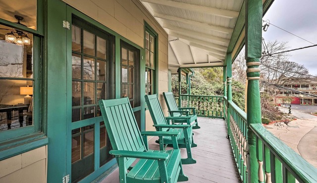 Cozy Eureka Springs Cottage, Walk to Dtwn! in Eureka Springs