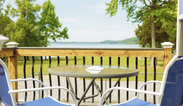 Cozy hideaway on Weiss Lake with private dock and kayaks!
