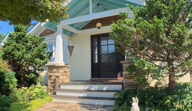 Cozy Lakefront Cottage