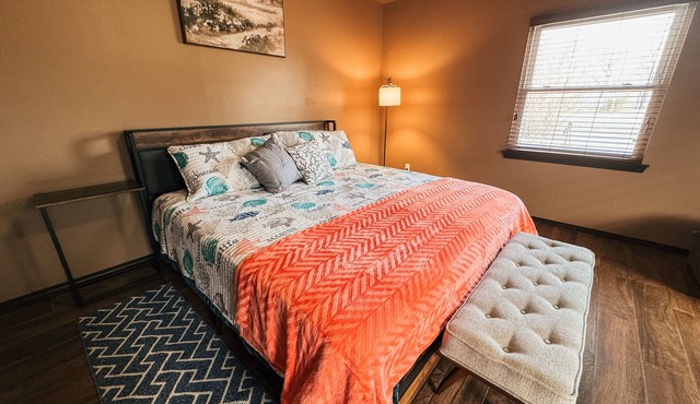Cozy, pet friendly, 2 bdr house on Lake Eufaula. Near I-40 and Hwy 69.