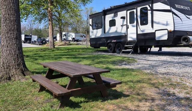 COZY PONDSIDE HIDEOUT NEAR JOPLIN MISSOURI