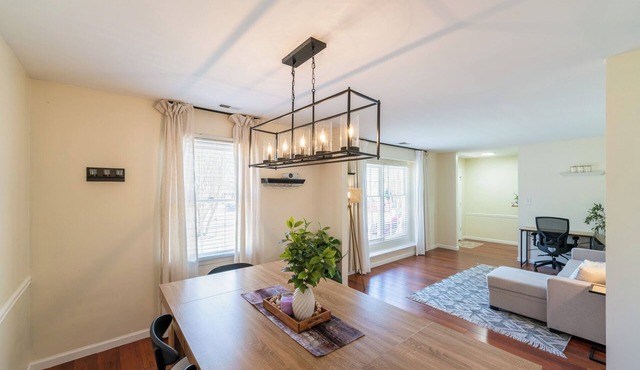 Cozy Private Home in Charlotte! King Bed, Big yard, Espresso machine, Fire pit