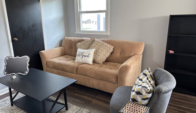 Cozy private home located 5 minutes from downtown!