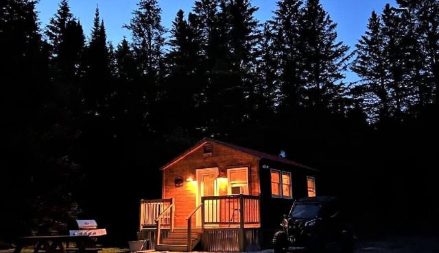 Cozy private rustic cabin with views of Dixville Notch