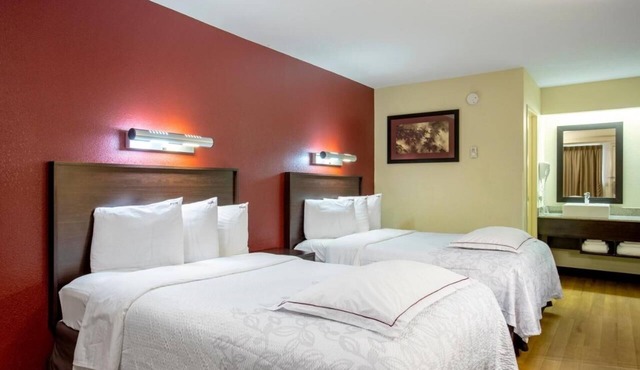 Cozy Room w/Free Airport Shuttle and Cable TV – Ideal for Travelers