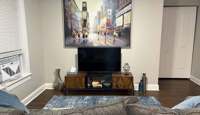 Cozy Stay in Chicago/2 Bedroom/Up to 4 People/32+ Days Stay
