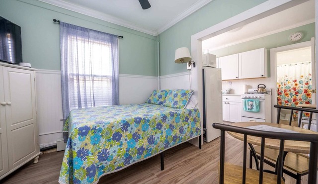 Cozy Studio 2 Blocks to Beach & Main Ave | Full Kitchen | Near Asbury Boardwalk