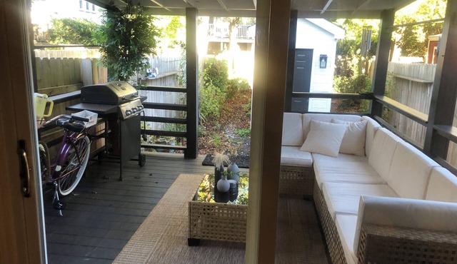 Cozy townhome in pleasant Mount Pleasant with AC, WiFi