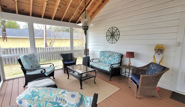 Creeks End - Charming cottage with private dock