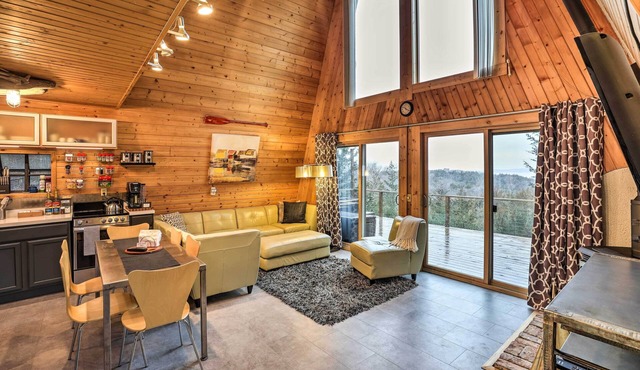 Crofton Cabin w/Tropical Hut & Water Views!
