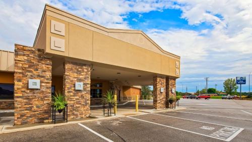 Crossroads Hotel & Event Center