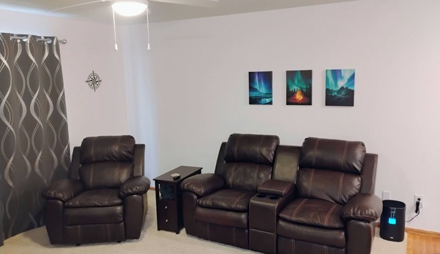 Current-ly Relaxing - 1 King & 1 Queen Bedroom, Full Kitchen, Bathroom & Parking
