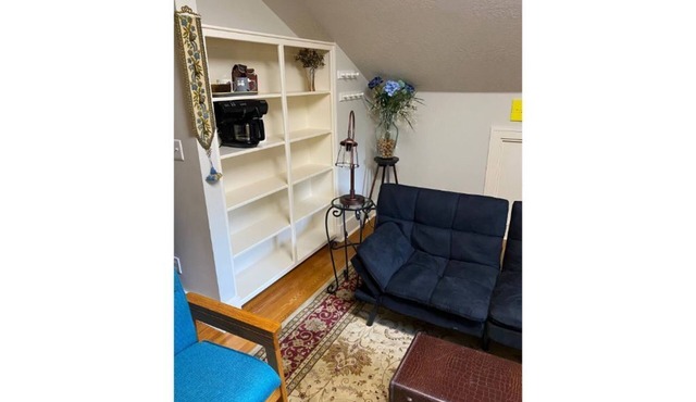 Daily Breakfast; 1/2 BRs, Adjoining Den and Pvt Bath; 2nd floor of historic home