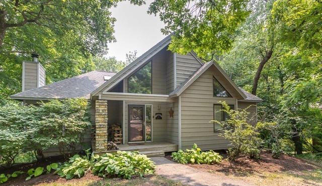 >DARTS> Outdoor Hot Tub, Screened Porch, Fireplace, Dog Friendly!