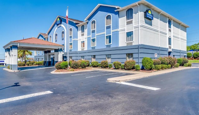 Days Inn & Suites by Wyndham Prattville-Montgomery