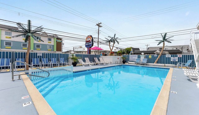 Daytona Inn and Suites - Efficiency Queen
