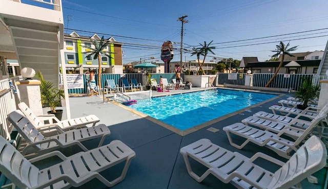 Daytona Inn - Two Bedroom Family Apartment - (Cross street to use pools)