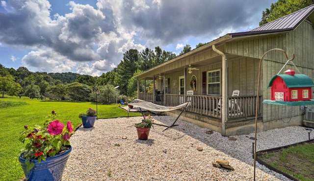 Deep Gap Cottage w/Fire Pits - Hike & Ski!
