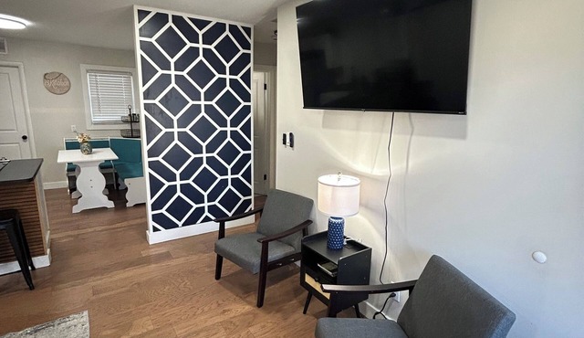Delightful 2-bedroom apartment 15 MIN from airport