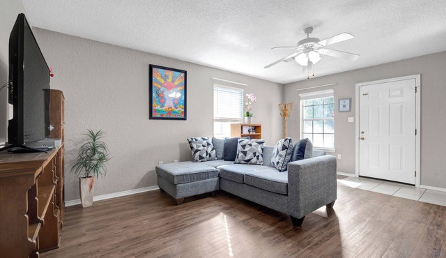 Delightful Duplex 2 beds 2 baths