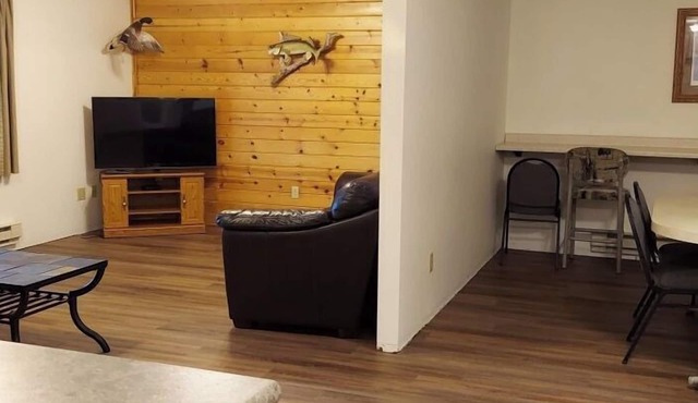 Deluxe 2 Bedrooms 8 XL Twin beds Ground Level Condo 2 bathrooms #8