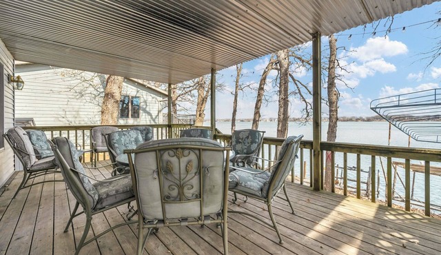 Docksid days & Sunrise mornings on East Lake- Private dock- sleeps 10