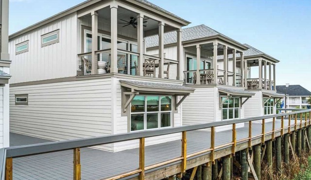 Dockside Villas w. Pool + Boat Slip!
