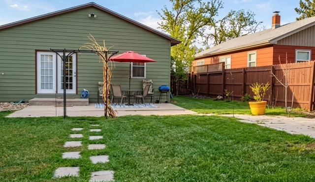 Dog-Friendly Home + Fire Pit + Fenced Yard + Full Kitchen + Near Downtown
