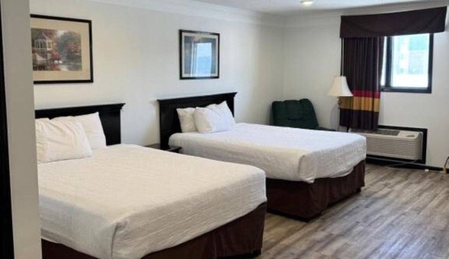 DOUBLE QUEEN Room Cozy in Thief River Falls