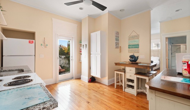 Downtown Bristol Studio Near Ferry & Waterfront in Bristol