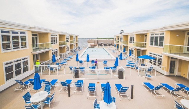 Downtown Dewey Beach Ocean/Bay Views 2BR Pools Fire Pit