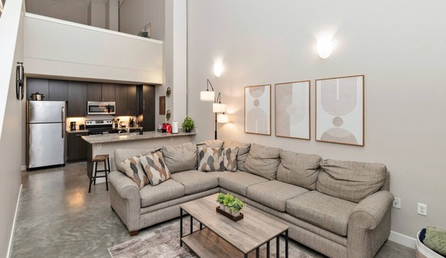 Downtown Lofted Suite 2BR/2BA - Prime Central Spot