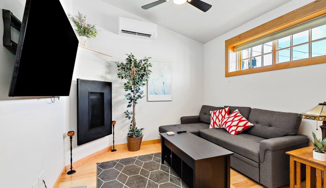 Downtown Rapid City 1BR Historic Suite w/Fireplace