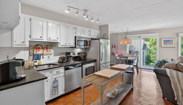 Downtown Rehoboth Beach Condo Sleeps 4 Parking