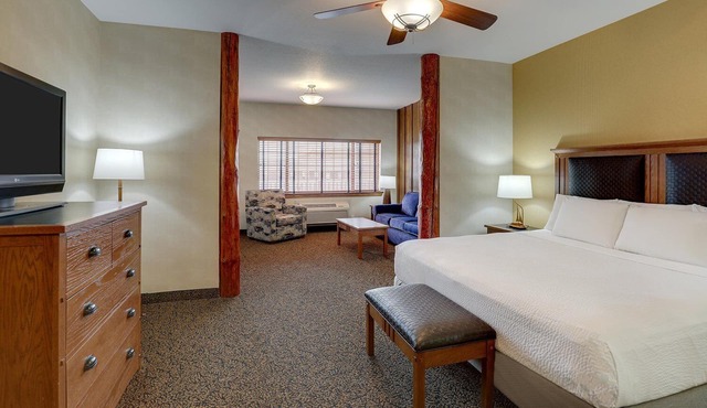 Downtown Sioux City Stay | Extended Stay King Suite w/Kitchen & Living area