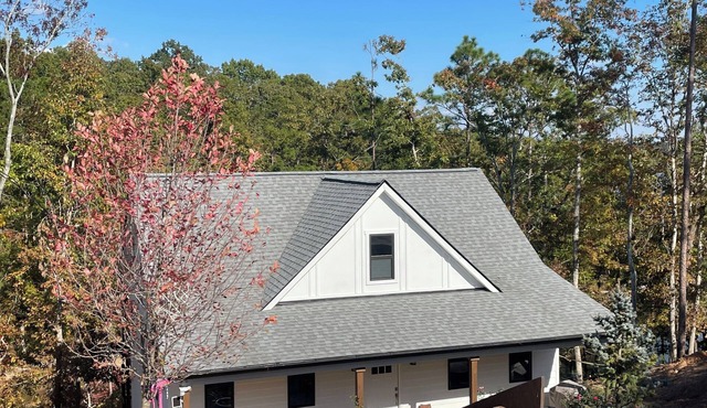 Driftwood Haus. premier new build, large stationary dock, quiet cove, views!