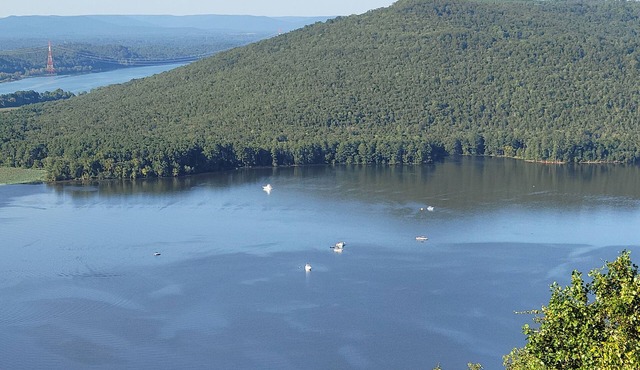 EAGLES NEST - AMAZING MOUNTAIN and TENNESSEE RIVER Views