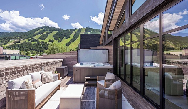 Eagle’s Perch - Top Floor 3 BR Luxury Residence in Jackson