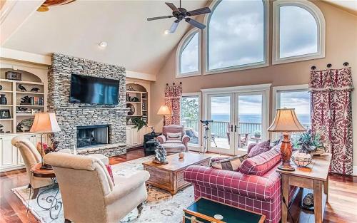 Eagles View - Gorgeous Mountain Views + Luxury Interiors + Telescope + Library