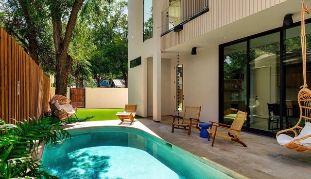 Eastside Lux Group Retreat W/Pool near Downtown