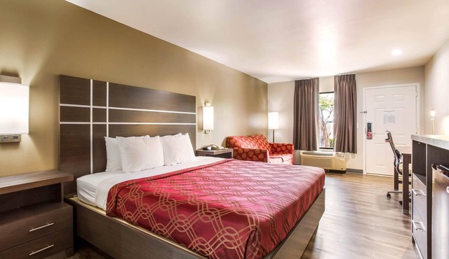 Econo Lodge Inn & Suites Murfreesboro Shopping District