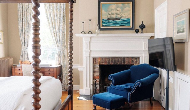 Elegant Boutique Fredericksburg Stay Steps to Downtown