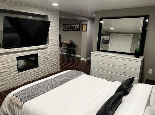 Elegant Modern Studio in Prime Location in Everett