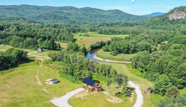 Elegant Riverfront house in Rumney with hot tub, outdoors, fitness equipment