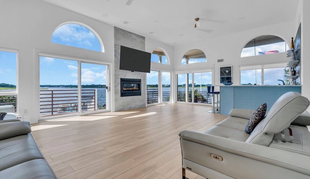 Elegant Waterfront Stay + Bay + Sunset Views