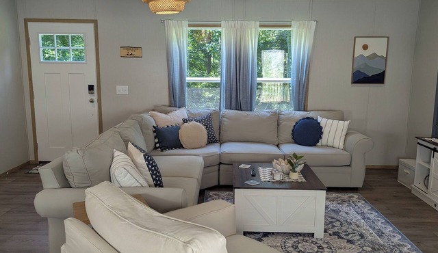 Elk River Getaway - Ski, river, golf cart, privacy