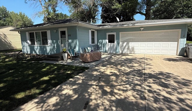 Enchanting 5-bedroom 7 bed house with AC in Arnolds- walk to all the attractions