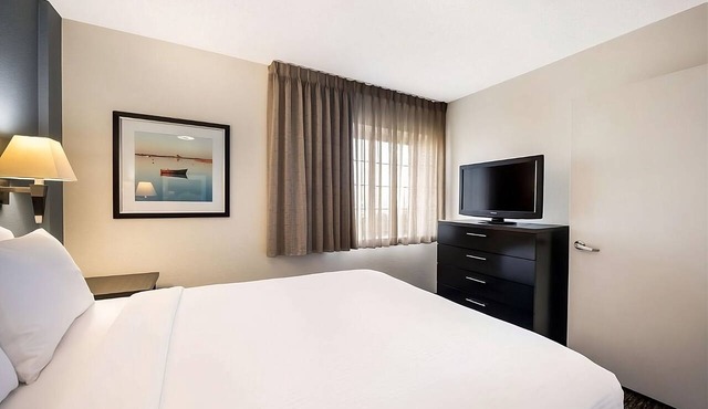 Enjoy a Hassle-Free Stay, Kitchen Pet-Friendly Property, Near Asylum Skate Park
